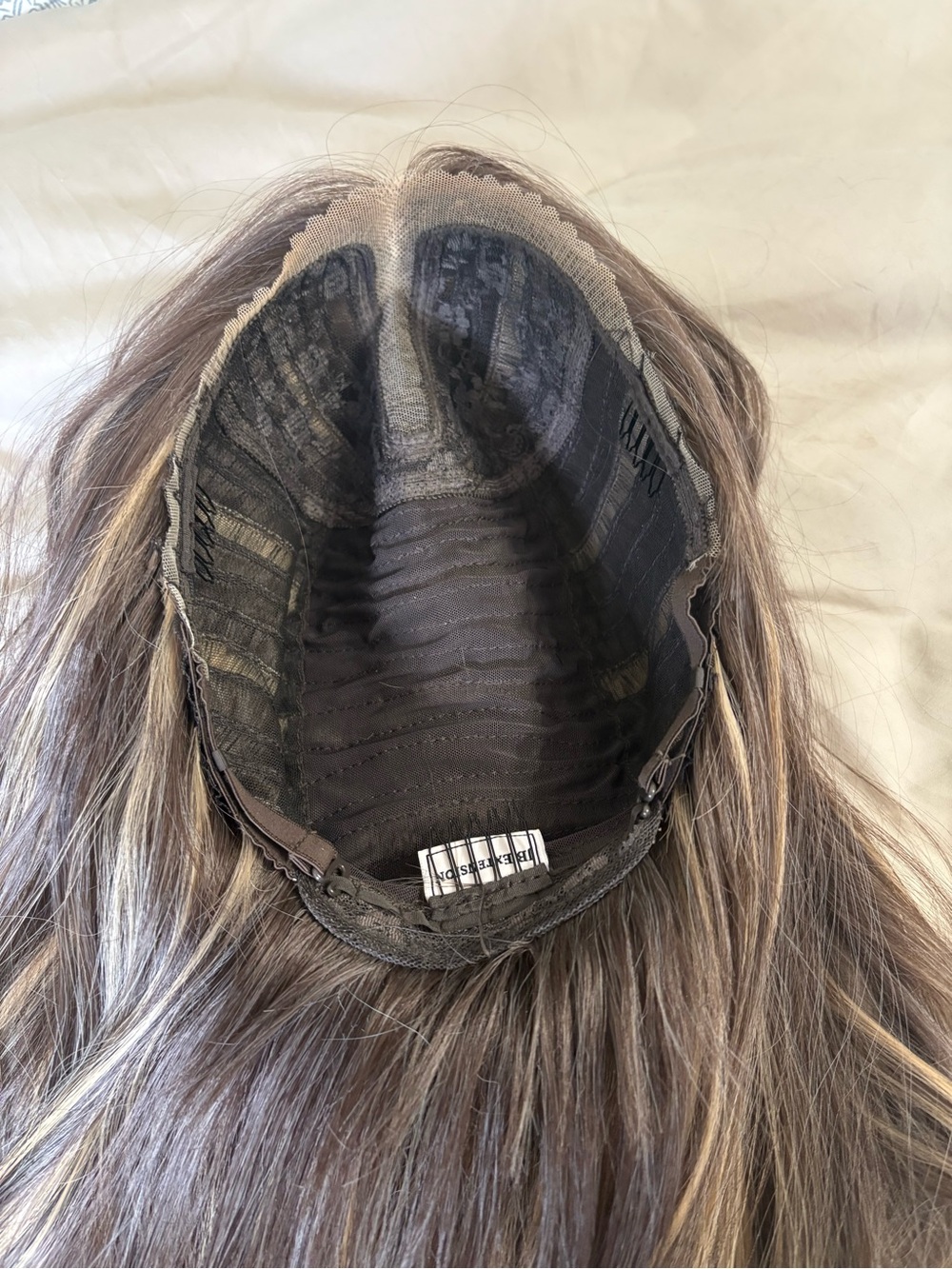 JB Extension "EMMIE" Heat Friendly Synthetic Wig 26in - Picture 3 of 3